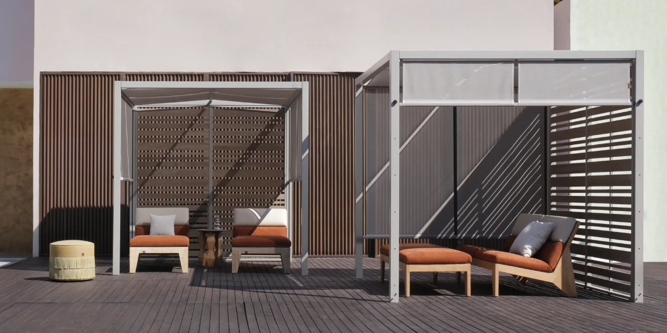 Aluminum outdoor shade structures with adjustable screen and slatted back wall